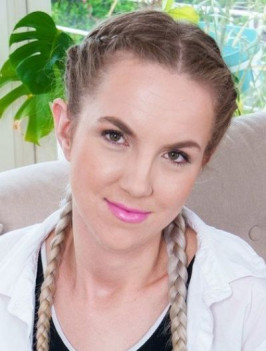 Kate Enchanted from MATURE.NL